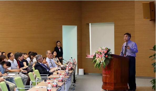 美國(guó)醫(yī)療專家走進(jìn)西安國(guó)際醫(yī)學(xué)中心，開展國(guó)際醫(yī)療合作 