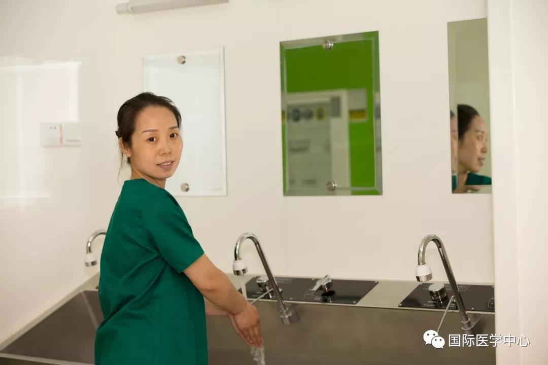 西安女士地鐵突感不適 西安國際醫(yī)學(xué)中心護(hù)士緊急救助