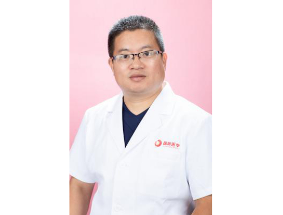 張?zhí)煺?>
				 </a>
                            </div>
                            <div   id=