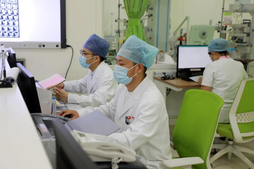 五一勞動節 有這樣一群人描繪最美敬業福！