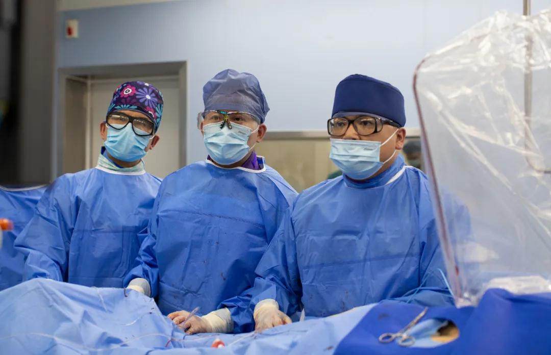 完美！僅5毫米手術(shù)傷口，解決七旬老人主動脈夾層及多年“房顫”帶來的腦卒中煩惱！