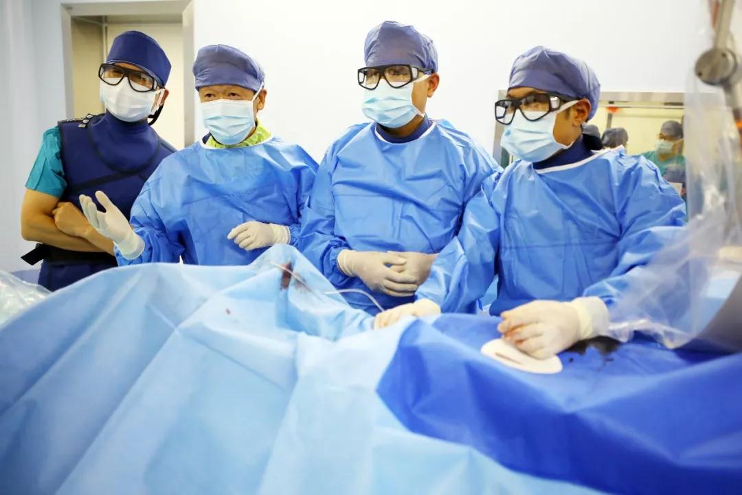 健康時(shí)報(bào)—專訪|我不是醫(yī)神，我只是個(gè)有愛(ài)心的醫(yī)生！