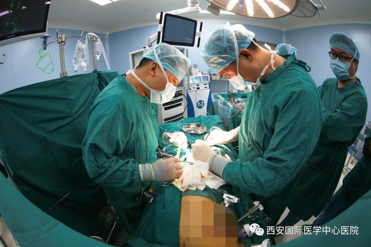 重磅！我院成功完成西北首例四代達芬奇機器人輔助房間隔缺損修補術(shù)