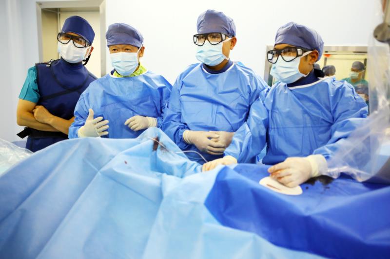 三秦網(wǎng)—?jiǎng)e緊張啊，有我們在你放心吧！