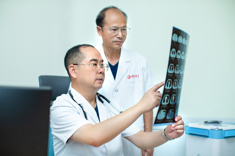 西安新聞網(wǎng)—全國抗擊新冠肺炎疫情先進(jìn)個(gè)人吳昌歸：“醫(yī)路”探索恭心前行的老兵