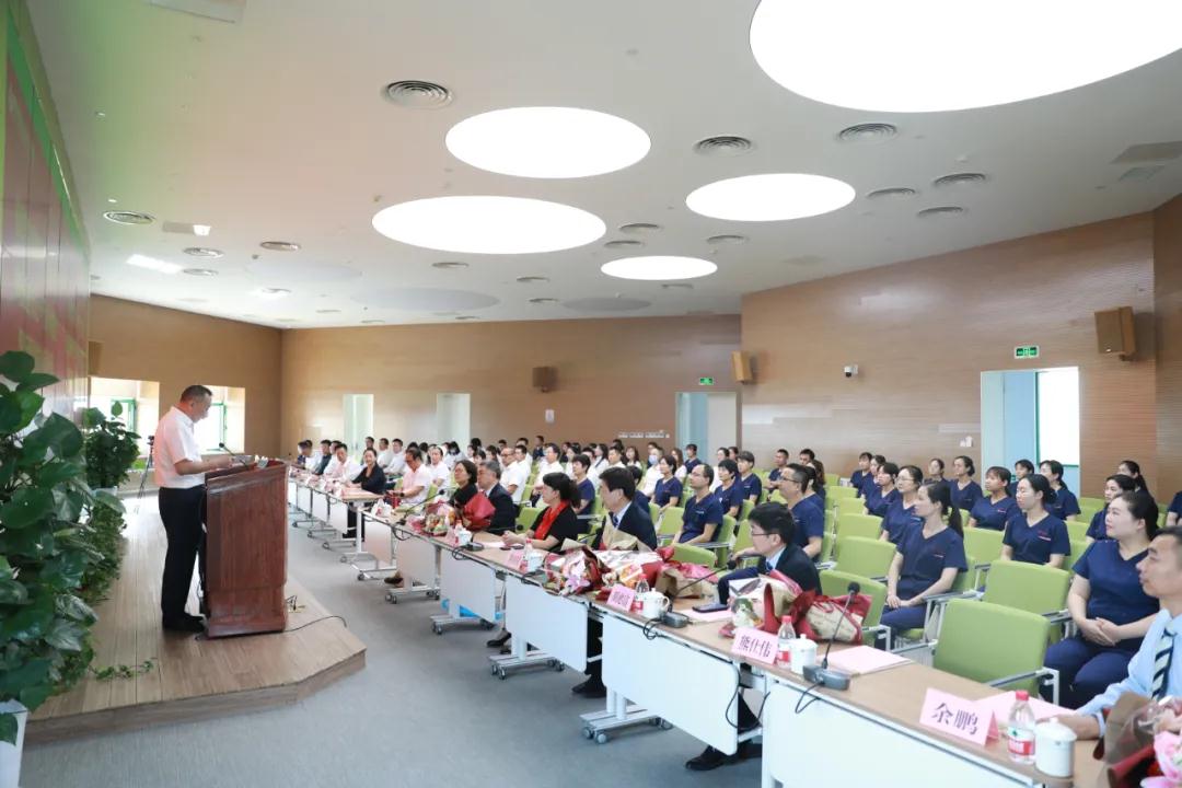 陽光網(wǎng)—昔日并肩戰(zhàn) ，今日敘佳緣 隨州市中心醫(yī)院到國際醫(yī)學(xué)中心醫(yī)院參觀交流