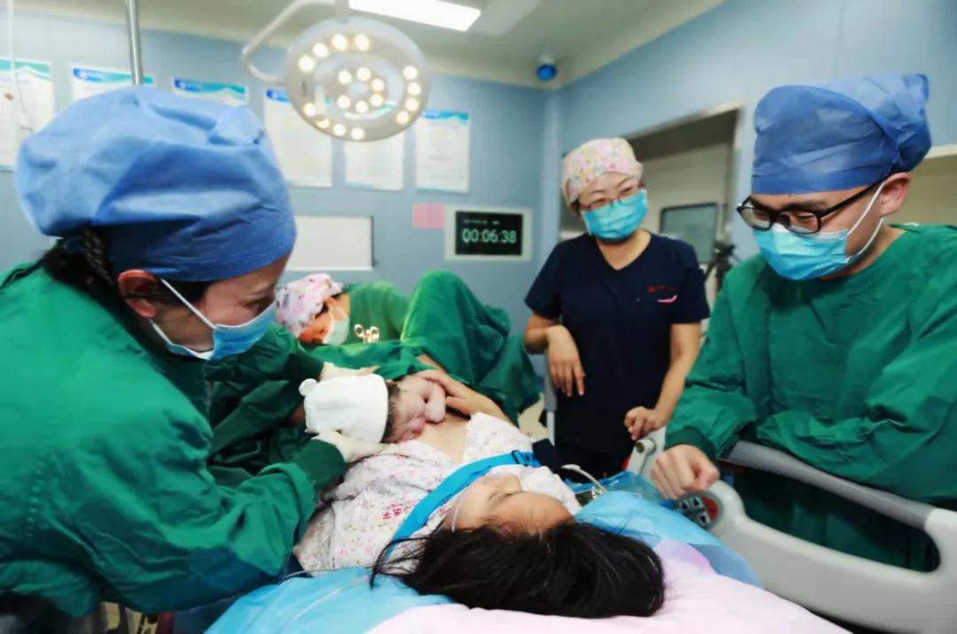 陽光網(wǎng)—迎新春，西安國際醫(yī)學(xué)中心醫(yī)院第一個“金牛寶寶”來啦！