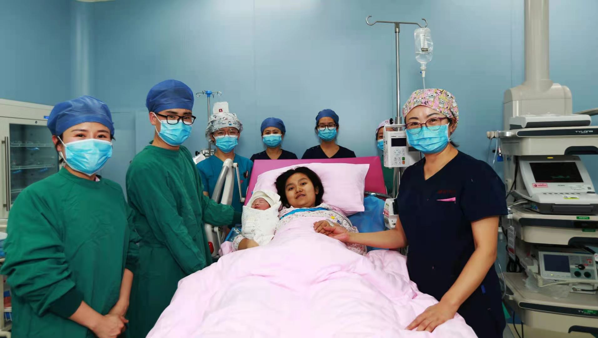 原點(diǎn)新聞—迎新春，西安國際醫(yī)學(xué)中心醫(yī)院第一個“金牛寶寶”來啦！