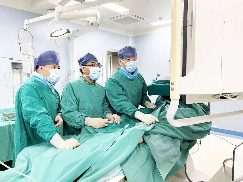 胸悶、腹脹、乏力……患者突發(fā)布加綜合征 介入治療把命救