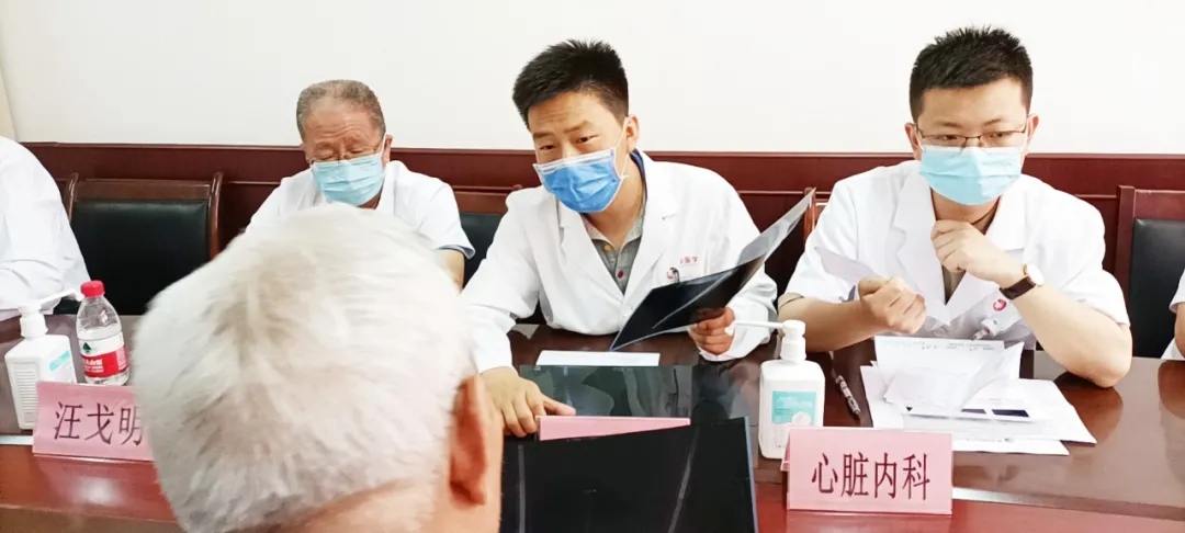 西安國(guó)際醫(yī)學(xué)中心醫(yī)院開展“致敬老黨員、老革命”義診活動(dòng)
