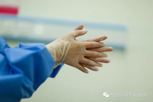 49秒！她的手，已接種了13230人