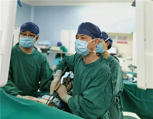 多發結節一網打盡——胸科醫院胸外二病區成功實施單孔腔鏡多發結節切除手術