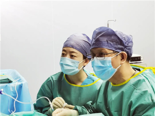 大醫(yī)之術④｜針尖上的絕絕子：甲狀腺手術無痕？這項黑科技值得關注……