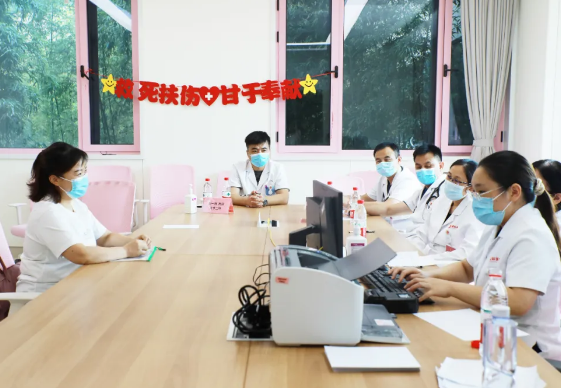 不掛號，解決多個問題，多學科MDT聯合門診讓更年期女性少跑腿，更安心！