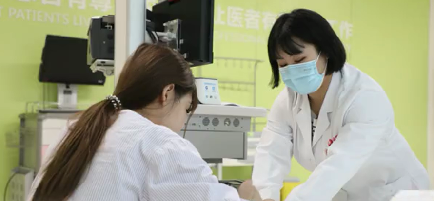 出院手續(xù)床前辦理，“移動(dòng)結(jié)算車”便民又惠民！