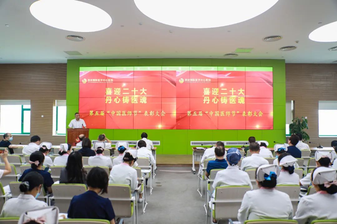 慶祝醫師節，致敬最美的你們！