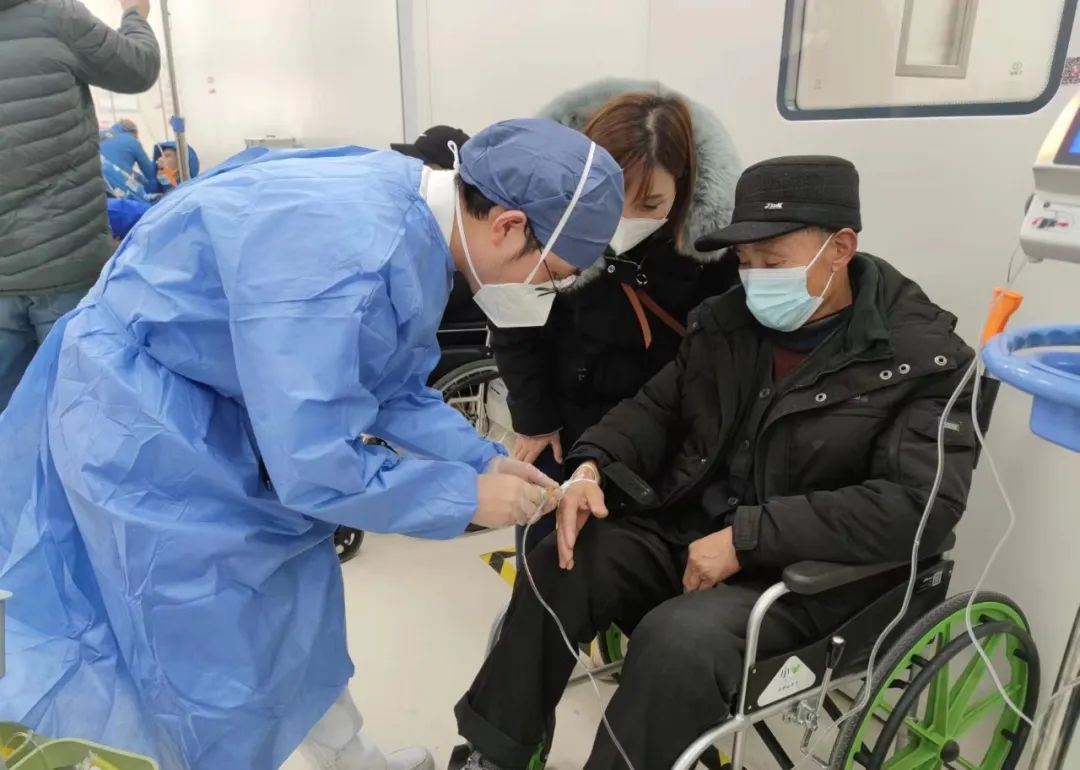 向光而行，致敬元旦堅(jiān)守“醫(yī)”線的你們！