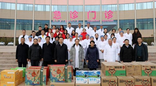 馬鮮萍書記一行看望慰問我院醫護人員