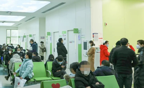 節(jié)后首個(gè)工作日|不停歇，他們?nèi)κ刈o(hù)患者健康！