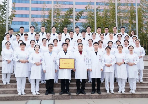 “醫(yī)”心筑夢 胸有成“術”——記西安國際醫(yī)學中心醫(yī)院胸外科