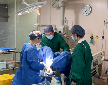 孕期規范管理，分娩精心接生，30歲產婦順產雙胞胎