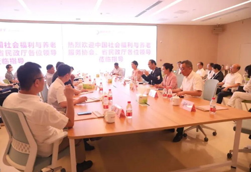 中國社會福利與養老服務協會馮曉麗會長及陜西省民政廳李智遠廳長一行蒞臨國際醫學參觀指導