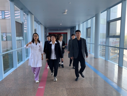 長安區醫保經辦中心主任石愛萍一行蒞臨我院參觀交流