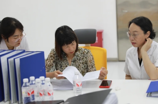 陜西省藥品和疫苗檢查中心一行來我院監督檢查