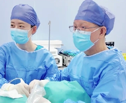 她為什么跨越千里來到這里？