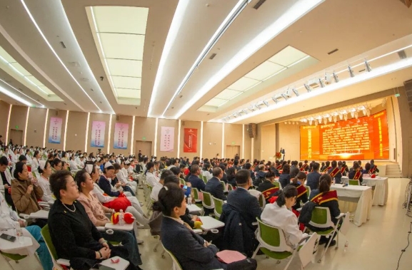 接續奮斗啟新篇！這場總結表彰大會奮進感滿滿