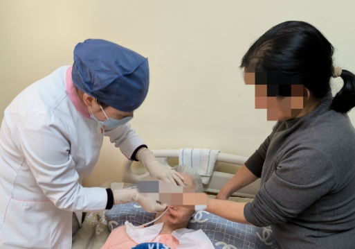 一鍵預約，專業到家——西安國際醫學中心醫院“互聯網+護理上門服務”為失能老人解憂，讓家屬安心工作