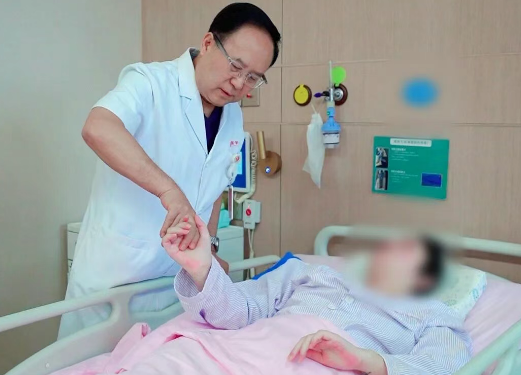 “智能教練”來了！賀西京團(tuán)隊(duì)用AI為截癱患者“定制”理想步態(tài)